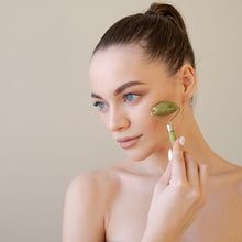 Cargar imagen en el visor de la galería, Kit Gua Sha Y Rodillo De Jade Natural
