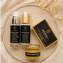 Cargar imagen en el visor de la galería, Kit Quita Manchas Día y Noche con productos para el cuidado facial en una bandeja, enfocado en kit quita manchas facial.