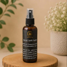 Cargar imagen en el visor de la galería, Spray para Imperfecciones con Propóleo y Miel en botella de vidrio con spray, rodeado de elementos naturales.